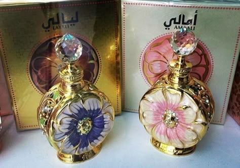 Bathroom Bright, Vanilla Perfumes, Luxurious Perfume, Swiss Arabian, My Perfume Collection, Smell Nice, Pretty Perfume, Pretty Perfume Bottles, Perfume Collection Fragrance