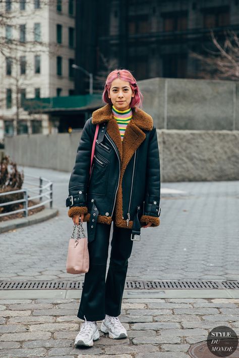 New York FW 2019 Street Style: Michelle Li - STYLE DU MONDE | Street Style Street Fashion Photos Michelle Li Michelle Li, What To, Nyc Fall, Reportage Photography, Streetstyle Fashion, Mood Board Fashion, Street Look, Shearling Jacket, Street Chic