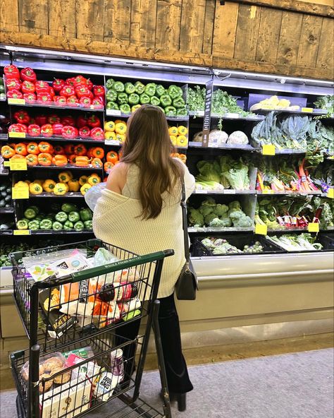 Cooking With Mom Aesthetic, Clean Home Vision Board, Whole Foods Aesthetic Shopping, Mom Cooking Aesthetic, Girl Grocery Shopping Aesthetic, Vision Board Cooking, Shopping Vision Board, Whole Foods Clean Eating, Housewife Aesthetic