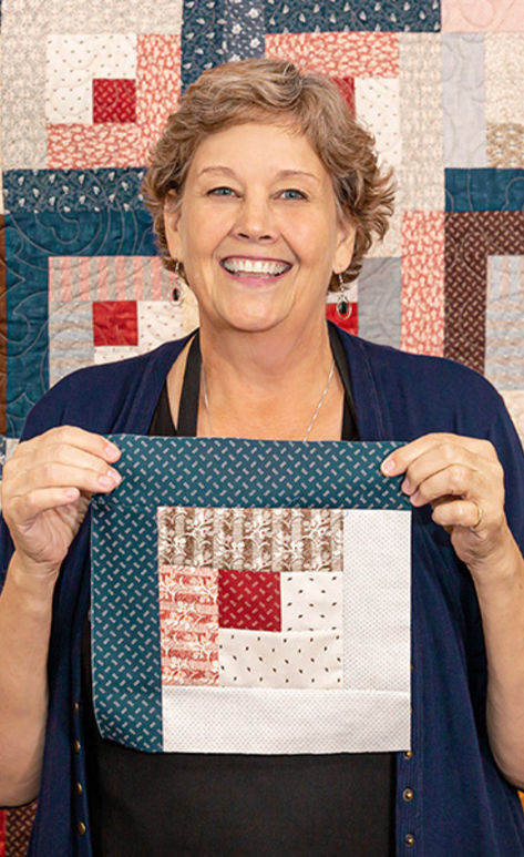 Save this Easy Simple Log Cabin Quilt Tutorial! Jenny Doan demonstrates how to make a classic Log Cabin quilt using 2.5 inch strips of precut fabric (jelly roll). Log Cabin Quilt Tutorial, Log Cabin Patchwork Tutorial, Easy Log Cabin Quilt Pattern, Free Log Cabin Quilt Patterns, Log Cabin Quilt Patterns Free, Log Cabin Quilts Patterns, Quilt Patterns Free Beginner Simple, Log Cabin Quilts Patterns Free, Jenny Doan Quilt Tutorials