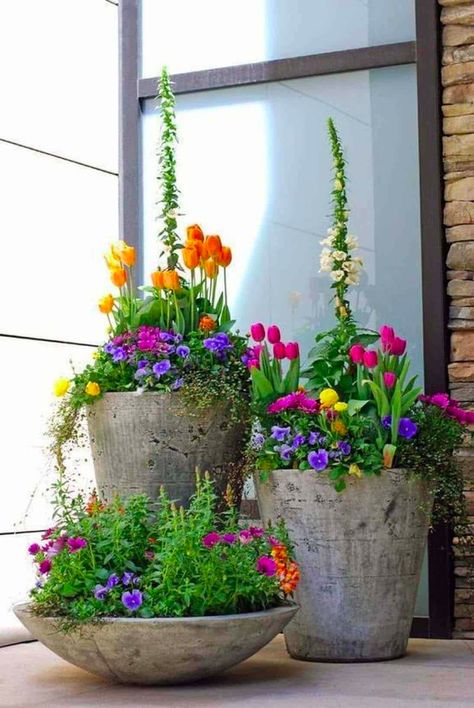 30+ Inspiring Ideas To Freshen Up Your Front Porch For Spring Planters Diy, Garden Totem, Porch Flowers, Small Front Yard Landscaping, Small Front Yard, Fleurs Diy, Cement Planters, Landscape Designs, Garden Containers