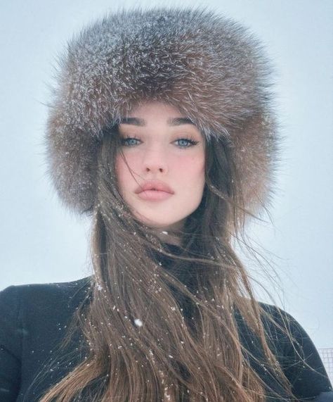 Emilia Danilevskaya, Russian Winter, Doll Aesthetic, Winter Photos, Model Aesthetic, Top Models, Winter Girls, Russian Fashion, Fur Hat