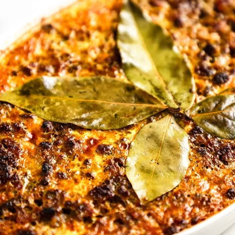 Bobotie is a delicious Cape Malay baked spiced meat and egg custard dish from South Africa. Indian Curry Paste Recipe, Bobotie Recipe South Africa, Sourdough Danish, South African Bobotie, Bobotie Recipe, Danish Rye Bread, Turkey Lunch Meat, Cheesy Meatloaf, Cape Malay