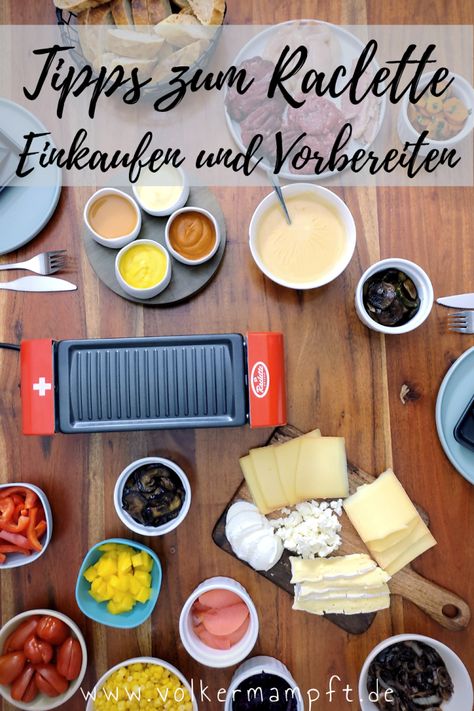 Ein vorbereiteter Raclette-Tisch mit selbstgemachten Soßen und leckeren Zutaten. Raclette Ideas, Raclette Recipes, Party Buffet, Party Food, Food Art, All You Need Is, Food Blogger, Vegan Recipes, Low Carb