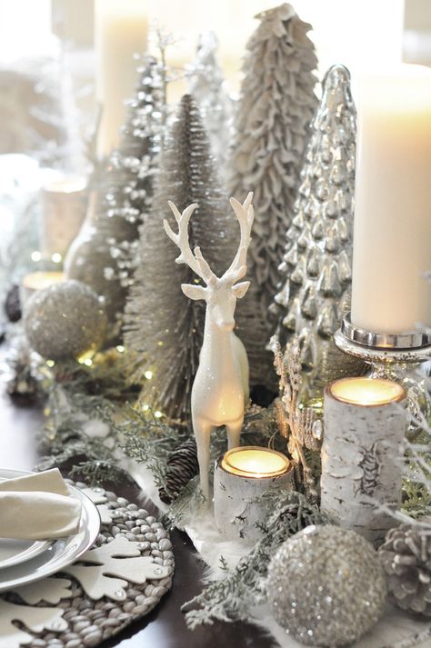 Winter Wonderland Tablescape, Jul Diy, Christmas Table Setting, Silver Christmas Decorations, Christmas Tablescape, Beautiful Christmas Decorations, Winter Wonderland Party, Winter Wonderland Christmas, White Christmas Decor