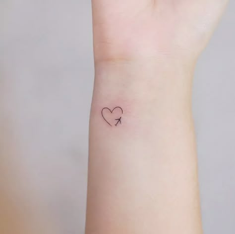 Travel Tattoo Europe, Travel Love Tattoo, Travel Friends Tattoo, Simple Travel Tattoo Ideas, Finger Tattoos Travel, Minimal Tattoo Travel, Tattoos For People Who Love To Travel, Micro Travel Tattoo, Fine Line Travel Tattoo Ideas