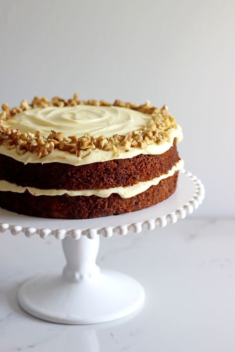 My all time favourite Carrot Cake recipe - loaded with grated carrot, crushed pineapple, crunchy walnuts and smothered in cream cheese frosting, this will become your favourite carrot cake recipe too! | thekiwicountrygirl.com Carrot Cake Decoration, Bolo Fit, Carrot Cake Recipe, Crushed Pineapple, Cake With Cream Cheese, Savoury Cake, Food Cakes, Cheese Frosting, Cream Cheese Frosting