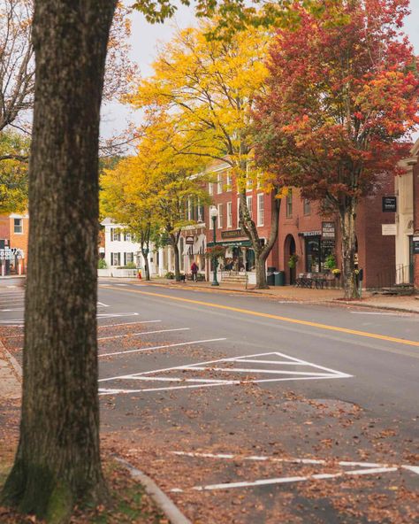 Woodstock, VT Fall Bucket List | Jess Ann Kirby Driving In Ireland, Woodstock Vt, Ireland Weather, Vermont Fall, Ireland Road Trip, Fall Bucket List, Visit Ireland, Fall Travel, Red Orange Yellow