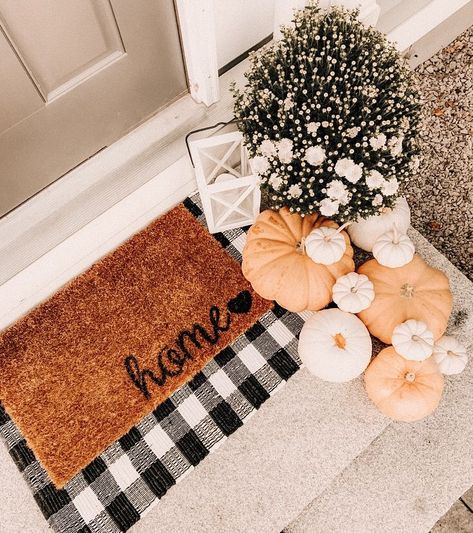 Thanksgiving Decorations Outdoor, Halloween Decor Diy, Fall Decor Inspiration, Fall Front Porch Decor, Fall Thanksgiving Decor, Front Porch Decor, Fall Deco, Fall Front Porch, Farmhouse Fall Decor