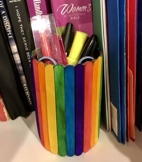 Homemade Pencil Holders, Pencil Cup Diy, Plastic Cup Crafts, Pencil Cup Holder, Market Day Ideas, Toilet Roll Craft, Pencil Organizer, Pencil Cup, Cup Crafts