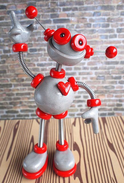 Clay Robot, Sculpture Polymer Clay, Red Robot, Welding Crafts, Robot Sculpture, Art Therapy Projects, Fairy Art Dolls, Mixed Media Crafts, Arte Robot