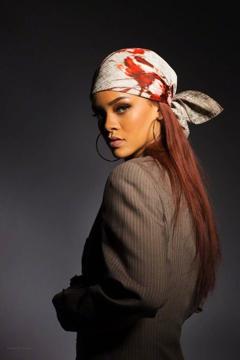 Rihanna photoshoot x SNL promo 2015 Silk Scarf Hairstyles Black Women, Looks Rihanna, Rihanna Riri, Afrikaanse Mode, Rihanna Style, Rihanna Fenty, Street Style Inspiration, Saturday Night Live, Bad Hair Day