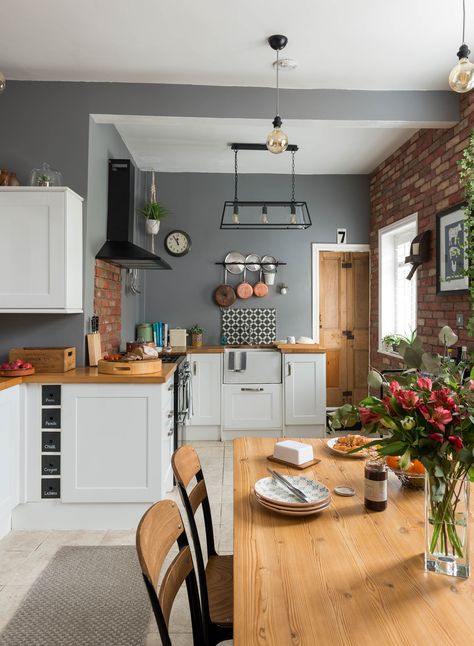 Real home: a Victorian house with a traditional twist | Real Homes Vogue Decor, Grey Kitchen Walls, Серая Кухня, Shaker Style Kitchens, Kitchen Wall Colors, Grey Kitchens, Modern Farmhouse Kitchens, Grey Kitchen, Vintage Vogue