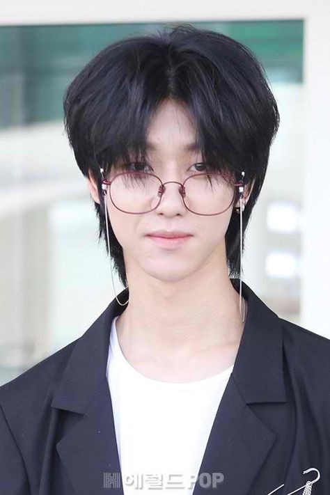 I’m DEAD #the8 #minghao #svt #seventeen #kpop Minghao Black Mullet, Minghao Mullet, Seventeen Minghao, Xu Minghao, Seventeen The8, Diamond Life, Hair Reference, Going Crazy, Monsta X