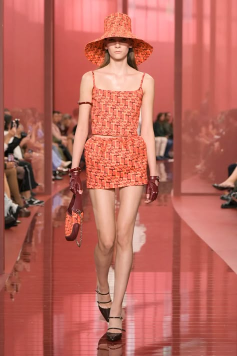 Gucci Spring 2025 Ready-To-Wear Collection [PHOTOS] Gucci Ss23, Gucci Women 2022, Gucci New Collection 2021, Gucci Ss24 Runway, Gucci Ready To Wear 2022, Gucci Spring, Fashion News, Ready To Wear, Gucci