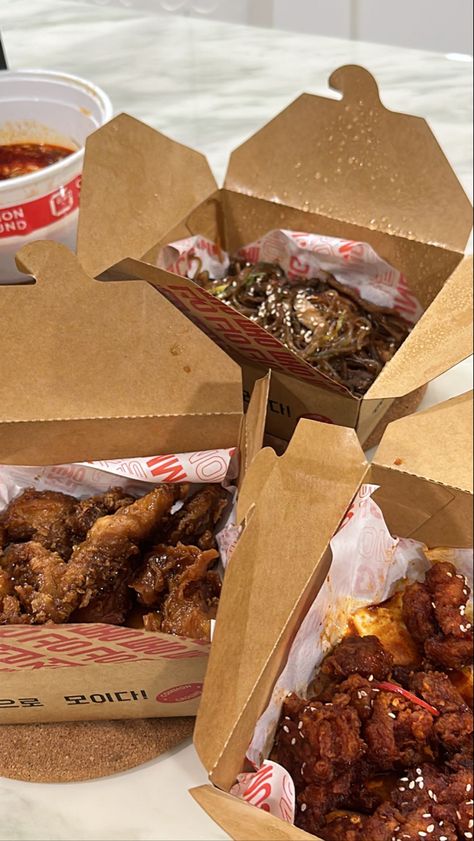 Korean Food Takeout, Korean Fried Chicken Aesthetic, Korean Chicken, Korean Fried Chicken, Korean Aesthetic, Take Out, Korean Food, Japchae, Fried Chicken