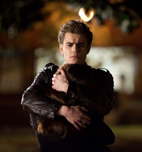 Season 1 - Episode 21 - Isobel - Stefan and Elena Stefan Salvatore Season 1, Stefan Elena, Stefan And Elena, Diary Movie, The Vampire Diaries Characters, This Kind Of Love, Vampier Diaries, Vampire Diaries Stefan, Vampire Diaries Cast