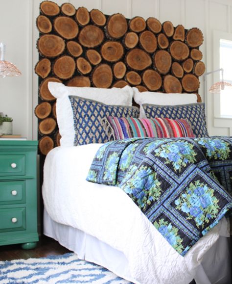 If you want to add a rustic statement, look not further than this DIY creative headboard. Round Headboard, Unique Headboard Ideas, Tiny Apartment Decorating, Creative Headboard, Couples Apartment, Headboard Diy, Apartment Decorating Ideas, Headboard Ideas, Rustic Headboard