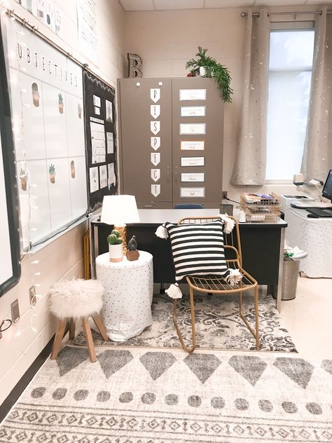 Clean Classroom Aesthetic, Intervention Classroom, Elementary Classroom Themes, Counseling Office Decor, Classroom Arrangement, Farmhouse Classroom, Classroom Goals, Counselor Office, Classroom Makeover