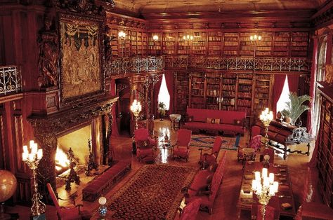 This is the main library. The @Biltmore Estate has 10,000 volumes throughout the house!!! This is a lovely two story library!!! Another favorite room of mine!!! Biltmore Estate Library, Gryffindor Common Room, Gryffindor Aesthetic, Biltmore House, Dream Library, Beautiful Library, Hogwarts Aesthetic, Biltmore Estate, Common Room