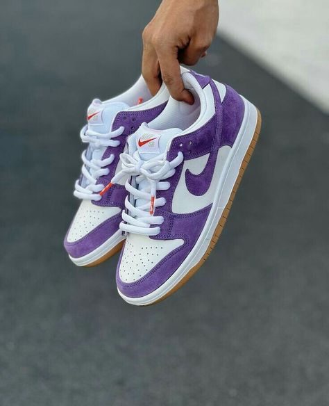 Nike Dunk Low Purple, Dressy Sneakers, Trendy Shoes Sneakers, Jordan Shoes Girls, Pretty Shoes Sneakers, All Nike Shoes, Shoes Outfit Fashion, Shoes World, Nike Air Shoes