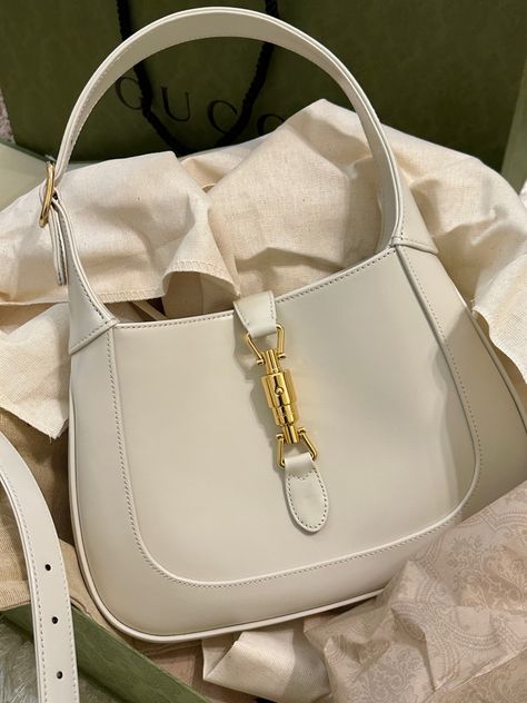 Gucci Jackie White, Jackie Bag Gucci, Jackie Gucci Bag, Gucci Bag Aesthetic, Gucci Mini Jackie, Fancy Bags Purses, White Gucci Bag, Jackie 1961 Small Shoulder Bag, Gucci Bags Handbags