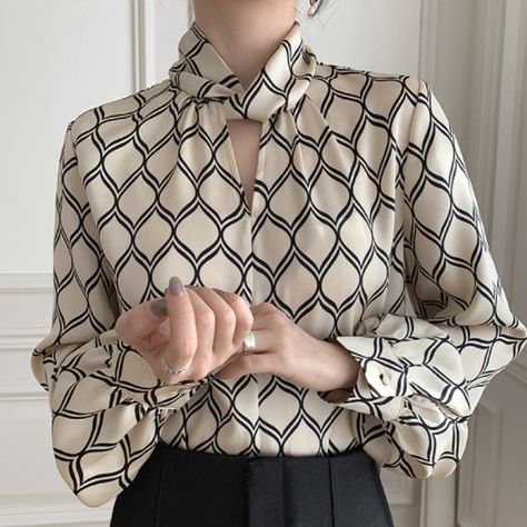 Beautiful blouses design// Beautiful ideas chiffon blouses design Women Shirt Designs, Chiffon Blouses Designs, Women Blouses Fashion, Classic Blouses, Trendy Fashion Tops, Casual Winter Outfits, Beautiful Blouses, Chiffon Blouse, Print Blouse