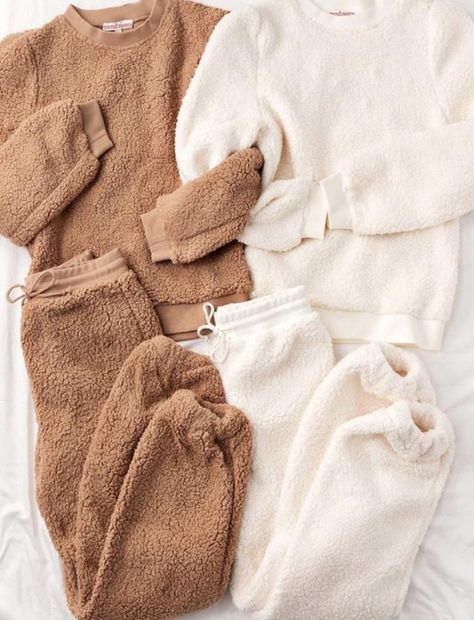 Sweater Lounge Set, Teddy Sweater, Pajamas Aesthetic, Cozy Pjs, Sherpa Sweater, Looks Pinterest, Cozy Pajamas, Winter Pajamas, Cute Lazy Outfits