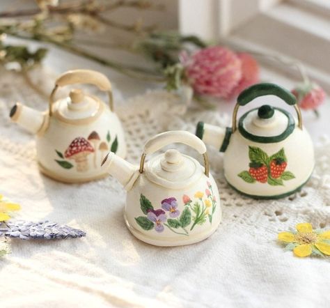 Clay Magnets, Miniature Tea Set, Tea Party Theme, Ashes Jewelry, Cute Polymer Clay, Polymer Clay Dolls, Miniatures Tutorials, Cute Clay, Miniature Crafts