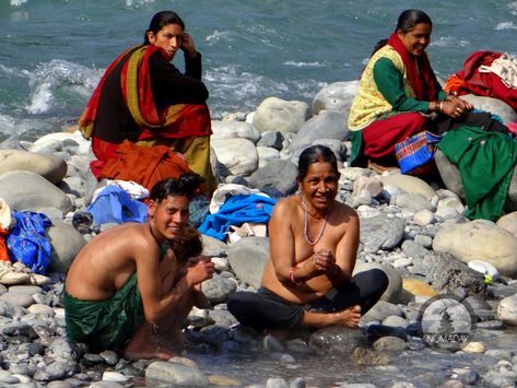 Bun On Top Of Head, River Bathing, River Bath, Ancient Indian Art, Secret Websites, Indian Art Gallery, Beautiful Casual Dresses, Rural India, Beautiful Dresses For Women