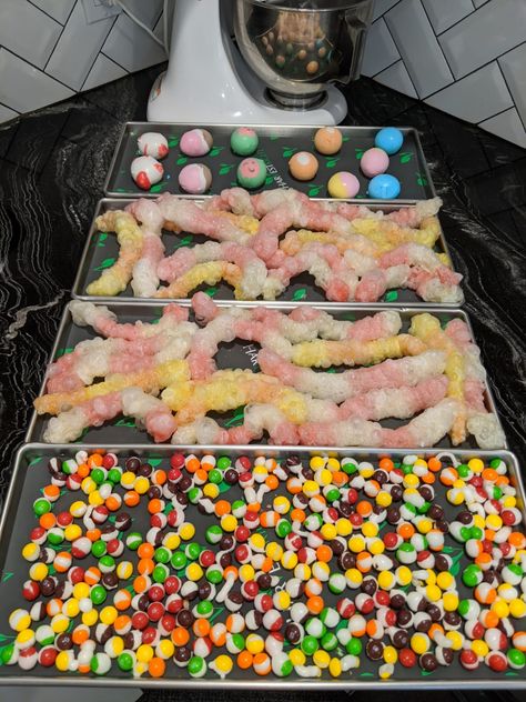 Dehydrator Candy Recipes, Dehydrating Candy, Dehydrator Candy, Freeze Dried Starburst, Freeze Drying Candy Recipes, Dehydrate Candy, Freeze Dried Candy Recipe, Best Freeze Dried Candy, How To Make Freeze Dried Candy