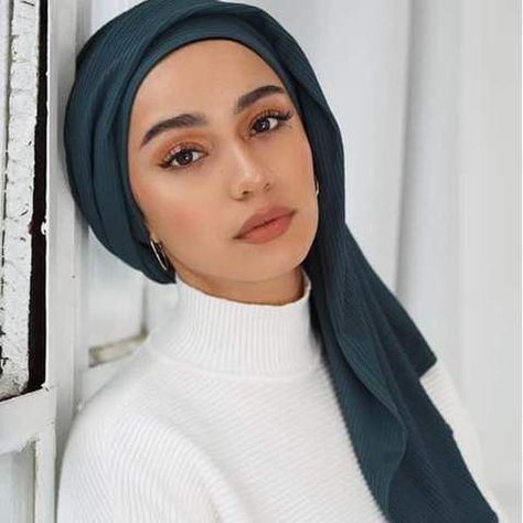 TURBAN TAIL HIJAB Modest Couture, Turban Styles, Hijab Turban Style, Makeup Everyday, Estilo Hijab, Turban Hijab, Stile Hijab, Hijab Designs, Hijab Look