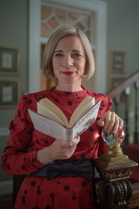 Lucy Worsley reads from one of her books. How Splendid she looks! Lucy Almey Bird, Lucy Almey Bird Art, Dr Lucy Worsley, Lucy Foley Books, Lucy Worsley, Lucy Mecklenburgh, Margaret Thatcher, Inspiring People, Brooks Brothers