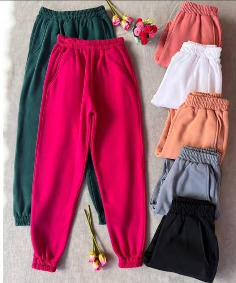 Wide Legged Joggers, Baggy Joggers Outfit Women, Formal Pants Women, Kids Fashion Wear, Walking Around The City, Sweatpants Baggy, Baggy Joggers, Sweatpants Grey, Joggers Women