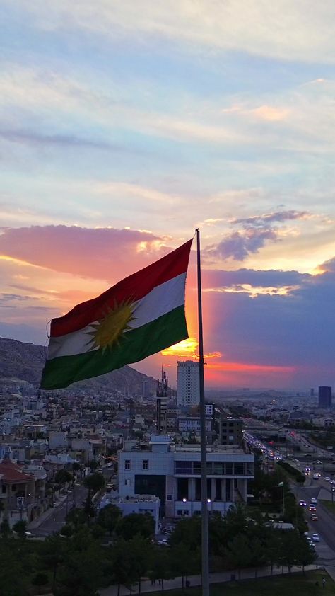 Kurdistan 🤫✌🏻 Kurdistan Wallpaper, Kurdistan Aesthetic, Kurdistan Flag, Kurdish Culture, Cute Mobile Wallpapers, Aesthetic Songs, Syria, All About Eyes, Mobile Wallpaper