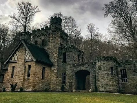 This 19th-Century Castle In Ohio Is So Mysterious, You Might Think You’re In The Twilight Zone Urban Myths, Cleveland Metroparks, Paranormal Books, Ghost Images, The Twilight Zone, Family Beach Trip, The Paranormal, Twilight Zone, Witch House