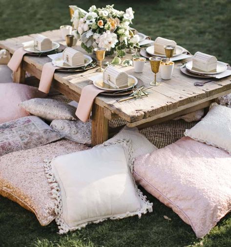 25+ Fabulous DIY Ideas To Host A Summer Garden Party Outdoor Dinner Party, Rustic Wedding Decorations, Deco Champetre, Tafel Decor, Outdoor Dinner, Picnic Wedding, Boho Party, Bohol, Kid Table