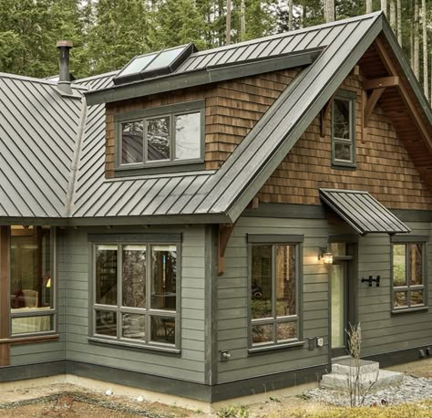 Cabin Exterior Colors, Green Exterior House Colors, Green Cabin, Deck Railing Ideas, Exterior House Colors Combinations, House Paint Color Combination, Paint Color Ideas, Railing Ideas, Exterior House Paint Color Combinations