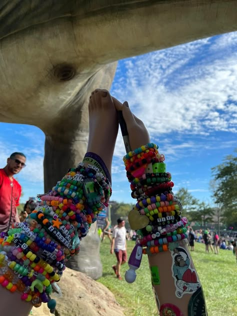 Rave Core, Lost Lands Festival, Electric Forest Outfit, Ruby Core, Kandi Bracelet Ideas, Rave Bae, Diy Bracelet Ideas, Edm Concert, Today Is A Gift