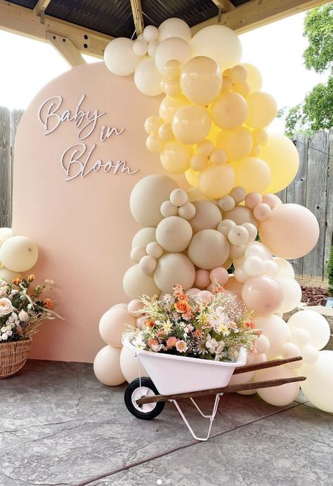 Floral Theme Decoration, Neutral Floral Baby Shower Ideas, Botanical Garden Baby Shower Ideas, Backyard Baby Shower Ideas Girl, Baby Girl Spring Baby Shower Themes, Baby Shower Themes Baby In Bloom, Classic Baby Shower Decor, Baby Shower Flowers Girl, Tulip Baby Shower Theme