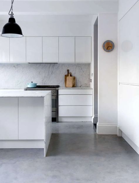 Polished Concrete Kitchen, Plain English Kitchen, Marble Backsplash Kitchen, Glam Kitchen, Indoor Outdoor Kitchen, Marble Kitchen, Minimalist Kitchen Design, Kitchen Backsplashes, Open Kitchen Shelves