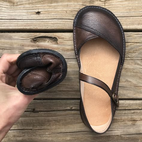 Sandal Kulit, Hand Stitches, Minimalist Shoes, Barefoot Shoes, Leather Shoes Woman, Pretty Shoes, Handmade Shoes, Cute Shoes, Comfortable Shoes