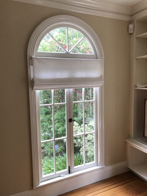 Arch Window Bedroom Ideas, Roman Shades Arched Window, Roman Shade Arched Window, Arched Window Molding, Window Treatments For Round Top Windows, Arched Window Ideas, Curtain For Arched Window, Arch Window Bathroom, Bedroom With Arched Window