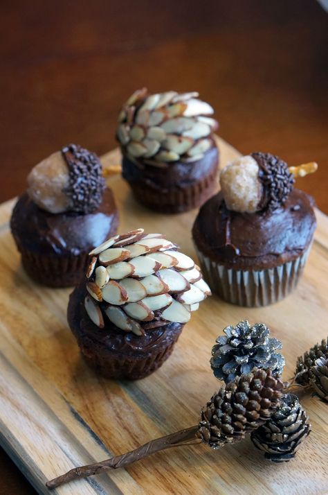 Thanksgiving Cupcake Ideas! Almond Pinecones, Thanksgiving Sweets, Thanksgiving Cupcakes, Fall Cupcakes, Glazed Doughnuts, Chocolate Sprinkles, Chocolate Icing, Cupcake Ideas, Delicious Pies