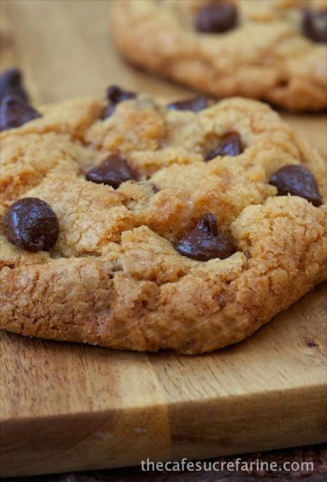 5-Star Chocolate Chip Toffee Cookies - fabulous and definitely worthy of the 5-Star moniker! Five Star Chocolate, Chocolate Chip Toffee Cookies, Toffee Cookies, Vanilla Recipes, Eat Dessert First, Homemade Cookies, Yummy Sweets, Chocolate Chip Cookie, Eat Dessert