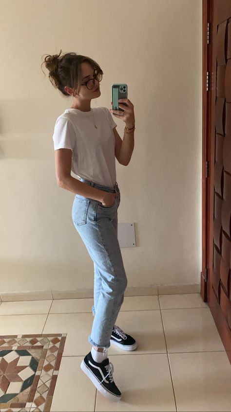 #vans #jeans #vansoutfit #glasses #white #whiteshirtoutfit #whitetshirt #jeansoutfit #girl #ootd #fashion #fashionblogger Vans And Jeans Outfit, Vans Jeans, Glasses White, Girl Ootd, Vans Blue, White Vans, Light Blue Jeans, Room Inspiration Bedroom, Big Bang