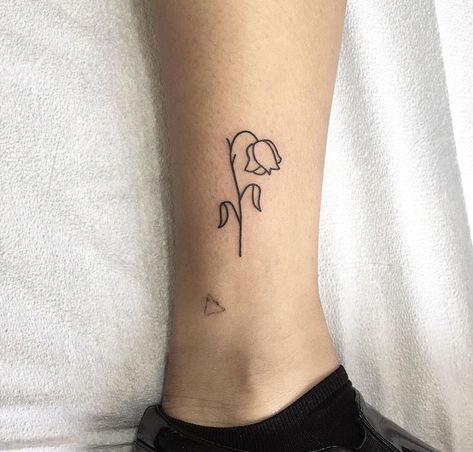 Wilting Flower Tattoo Simple, Fallen Rose Petals Tattoo, Deadroses Tattoo, Withering Rose Tattoo, Burning Flowers Tattoo, Withering Flower Tattoo, Wilting Flowers Tattoo, Wilted Flowers Tattoo, Withered Flower Tattoo