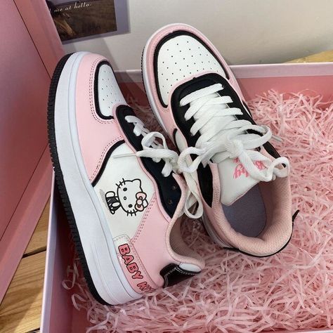 Hello Kitty Clothes Aesthetic, Hello Kitty Heels, Hello Kitty Sneakers, Sanrio Shoes, Kawaii Sneakers, Hello Kitty Outfit, Hello Kitty Fashion, Style College, Sanrio Stuff