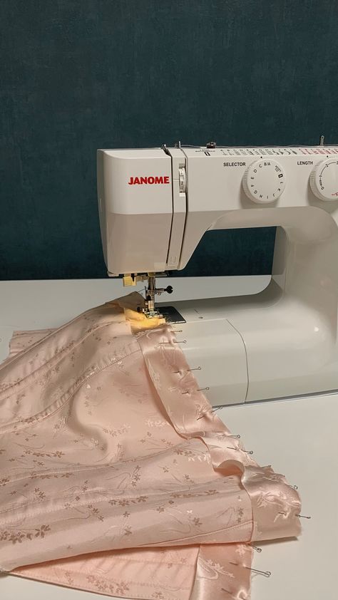 Stitching Machine Aesthetic, Sewing Athstetic, Dress Making Aesthetic, Pink Sewing Aesthetic, Sewing Vision Board, Making Clothes Aesthetic, Sewing Aesthetic Ideas, Sewing Projects Aesthetic, Seamstress Aesthetic