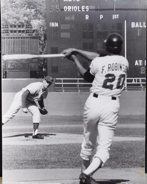 Baseball In Pics’s Instagram photo: “Tom Seaver takes on Frank Robinson in the 1969 World Series” Baseball Movies, Lets Go Mets, Frank Robinson, Baseball Hitting, Baltimore Orioles Baseball, Orioles Baseball, Detroit Tigers Baseball, Tigers Baseball, Baseball Photos